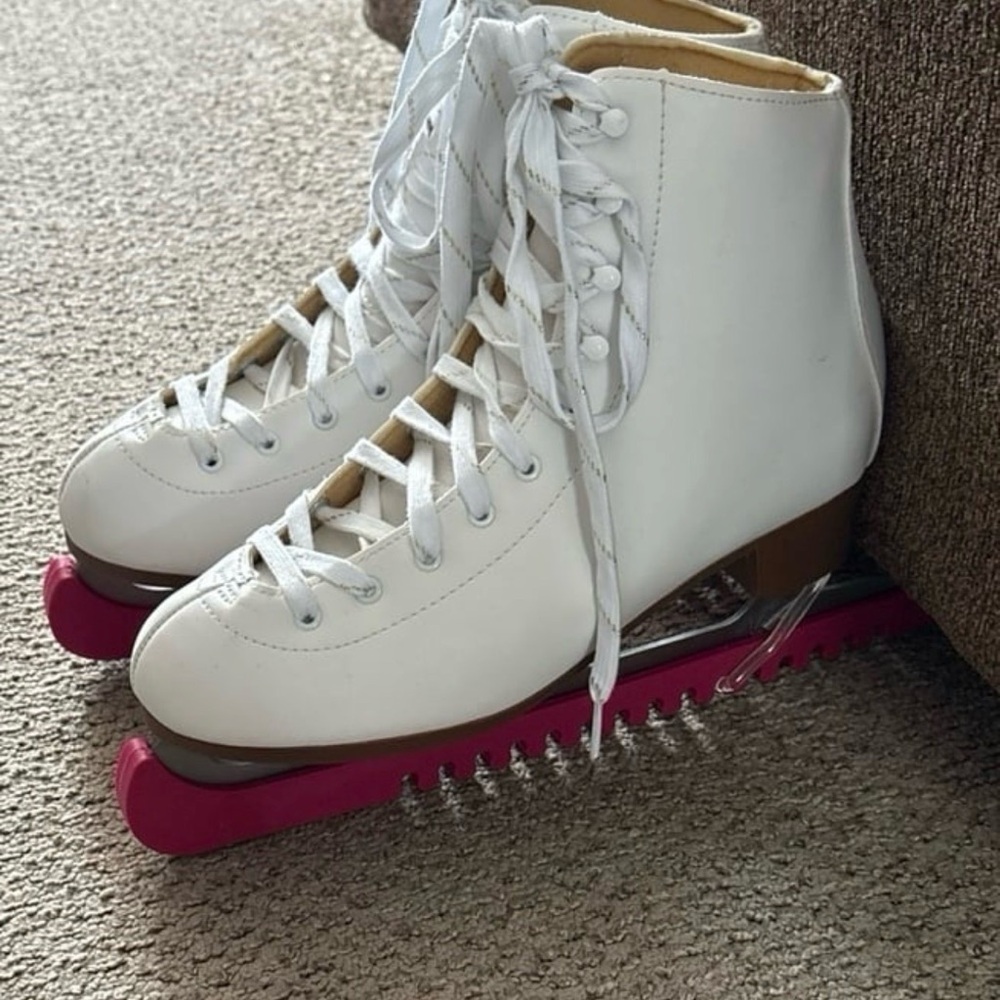 Size 9 figure skates